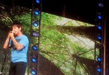 Vokalis RHCP Cekcok Dengan Keamanan Hotel