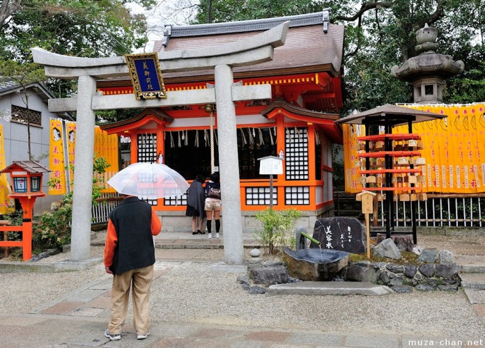 utsukushi-gozensha-yasaka-shrine-big