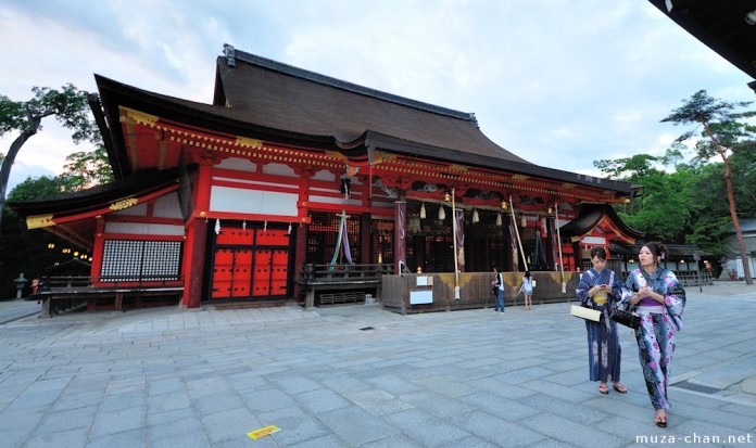 yukata-yasaka-shrine-kyoto-big