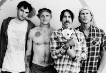 RHCP dan Neil Young Main Di Acara Amal