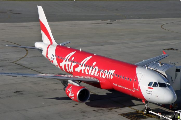 Indonesia_AirAsia_Airbus_A320-200_PER_Koch-1