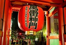 Lentera Raksasa Di Kaminarimon Tokyo