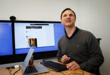 Tunanetra Kini Bisa Melihat Gambar di Facebook