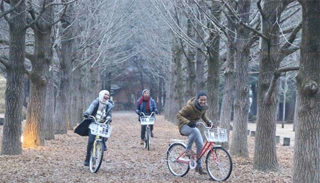 5-Film-yang-Memancing-Travelling-(2)