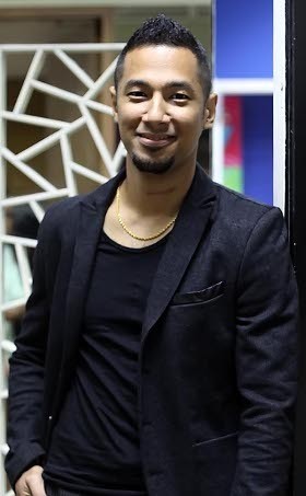 5-Penyanyi-Pria-yang-Menyanyikan-Lagu-Wanita-(3)