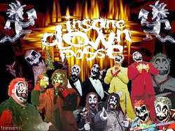 5-Band-Yang-Memakai-Kostum-Menyeramkan-Dan-Unik-di-Dunia-4