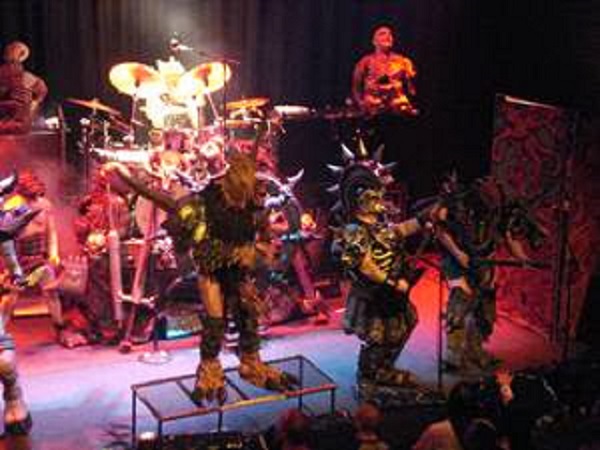 5-Band-Yang-Memakai-Kostum-Menyeramkan-Dan-Unik-di-Dunia-5