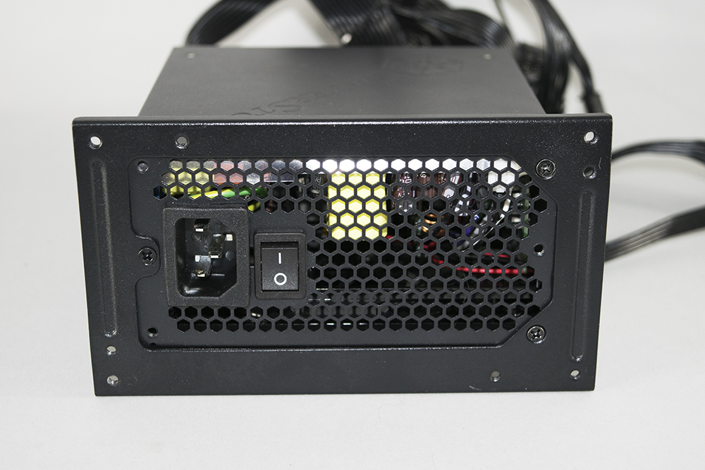 Silverstone SX500-LG merupakan 5 power supply pc terbaik yang dapat mendukung komputer anda