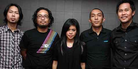 Cerita Cinta Terlarang - Cokelat - Segitiga